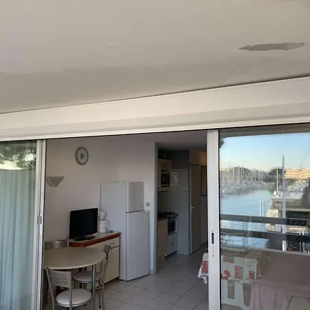 2 Pieces Avec Terrasse Et Parking A 50m - Port Camargue - Fr-1-731-136